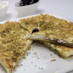 فطيرة اللبنة والزعتر